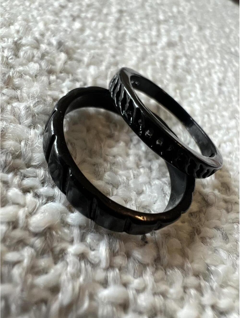 Two Dark Black Rings - Picture 2 of 4
